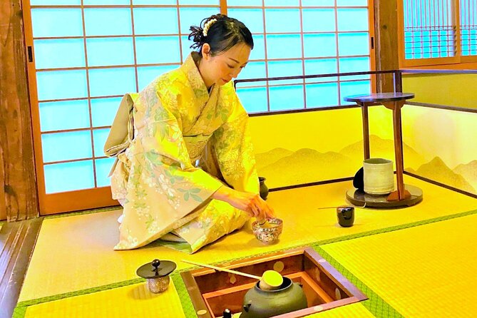 A perfect Japanese experience: Tea Ceremony and Mochi Forming - Entering the Antique Store in Yanaka: Atmosphere First