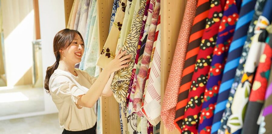Asakusa Kimono/Yukata Rental & Photography_Tsutsuji - Instructor Support, Languages, and Private Group Comfort