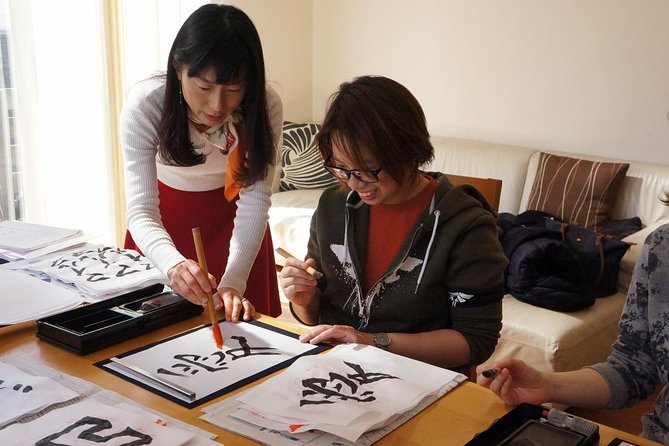 Authentic Japanese calligraphy class in Tokyo! Kanji your name - The 90 minutes: how the session feels from start to finish