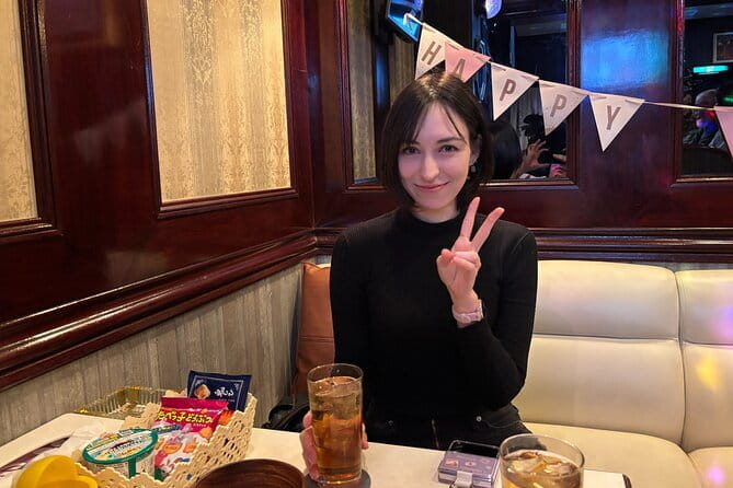 Authentic Japanese Karaoke Bar Hopping in Tokyo Night - Food and drinks: how to make the most of all-you-can-eat snack culture