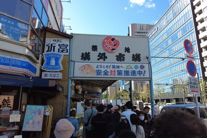 Authentic Japanese Karaoke Bar Hopping in Tokyo Night - Guides, conversation, and how small-group tours actually help