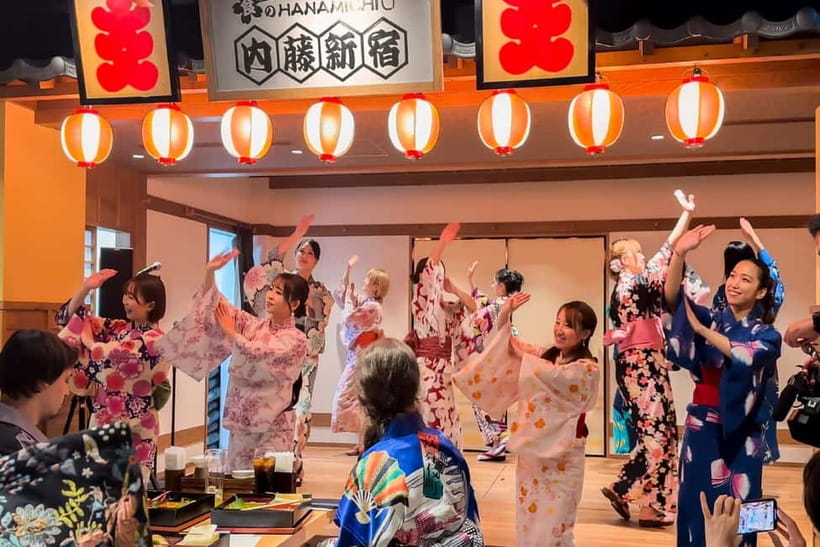 Bon Dance IZAKAYA in Shinjuku, Tokyo - The 19:00–20:30 Rhythm: Dinner First, Then Dance