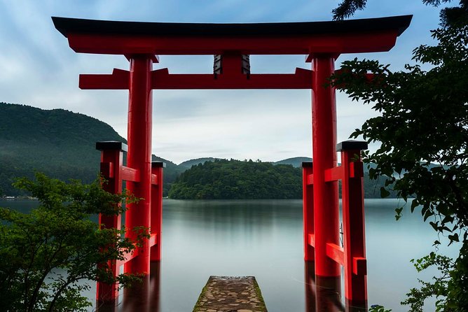 Custom Private Tour in Hakone with a Certified Local Guide - Lake Ashi cruise: calm water, easy pacing