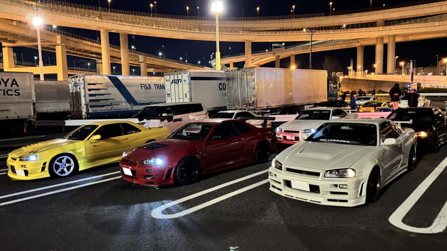 Daikoku & Tokyo Private JDM Tour by 700HP R34 GT-R - Daikoku PA at night: the biggest car-meet feeling, with real-world timing