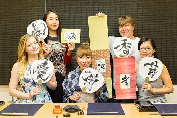 Daruma Workshop by Making your Own Japanese Souvenir in Shinjuku - Tea and snacks: the break that makes it feel like an experience