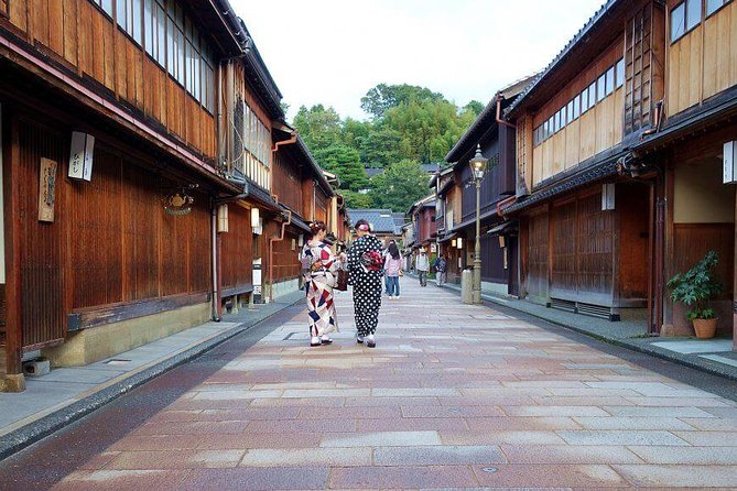 Discover Japan Tour: 15-day Small Group - Zenko-ji morning and Kanazawa gardens: cultural anchors and old districts