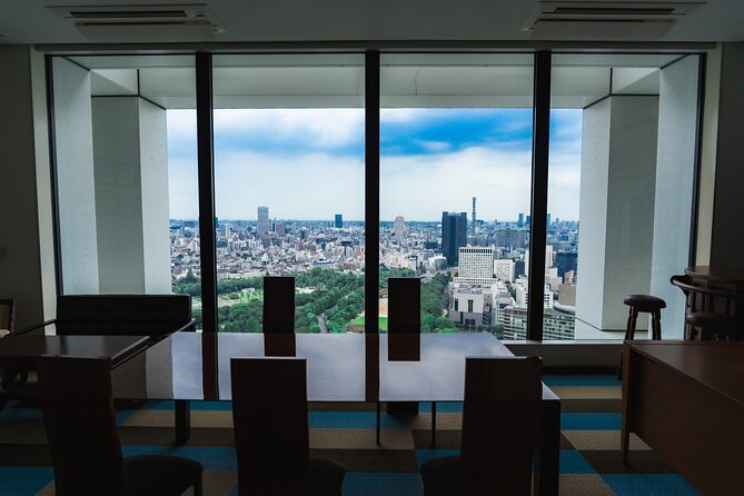 Discover Japanese Politics Over a Coffee in Tokyo - The Lounge Experience: Quiet, Private, and Surprisingly Human