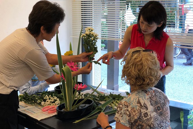 Discover the Art of Ikebana in Tokyo’s Historic Yanaka District - The 90-minute flow: from flower shop to your arrangement
