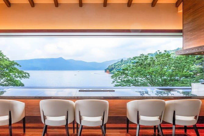 Do You Want to Try Skywalk? A New Way of Enjoying Hakone! - Stop 3: Bakery & Table Hakone for bread and a footbath break