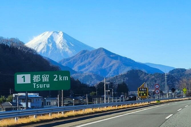 English Guided Mt. Fuji and Lake Kawaguchi Group Tour - Why this private Fuji day works better than public transit