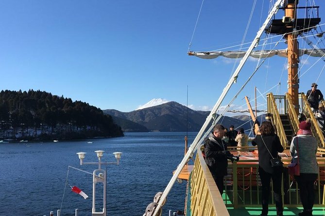 Exciting Hakone - One Day Tour from Tokyo - The ropeway down to Lake Ashi: changing scenery fast