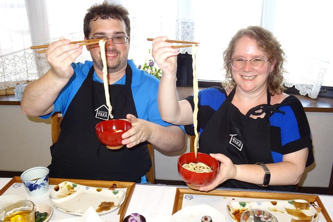 Experience all of Japanese culture and Japanese food experience classes "origami, udon, Japanese food, green tea, calligraphy" in 4 hours - Meeting at JR Omori Station and walking into a quieter Tokyo