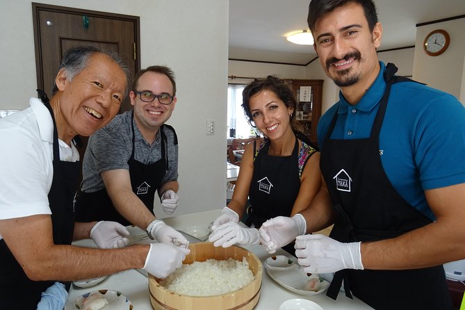 Experience all of Japanese culture and Japanese food experience classes "origami, udon, Japanese food, green tea, calligraphy" in 4 hours - Step-by-step udon noodle making in a real Japanese kitchen