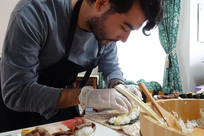 Experience all of Japanese culture and Japanese food experience classes "origami, udon, Japanese food, green tea, calligraphy" in 4 hours - Sushi, gyoza, and tempura-style cooking for your lunch table