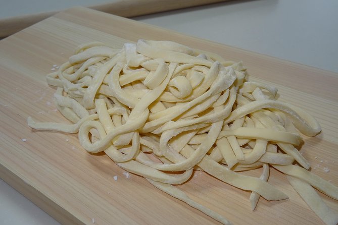 Experience all of Japanese culture and Japanese food experience classes "origami, udon, Japanese food, green tea, calligraphy" in 4 hours - Keiko’s calligraphy souvenir: your name on colored paper
