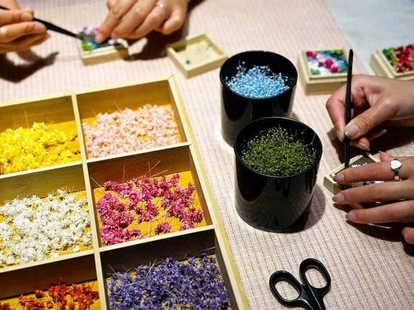 Experience Crafting a Flower-Adorned Mini Japanese Garden - Should you book this mini Japanese garden flower-box workshop?
