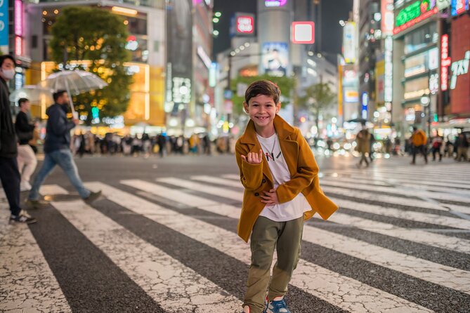 Experience Tokyo Through the Lens of a Local Artist - Shinjuku Golden Gai (Stop 3): small-world portraits in tight lanes