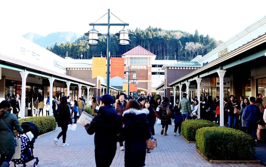 From Tokyo: Mt.Fuji & Gotemba Private Customizable Day Trip. - Lunch by Lake Kawaguchi: where the day slows down