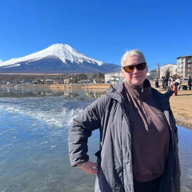 From Tokyo: Mt Fuji Private Day Tour In Luxury Land Cruiser - Lakeside time: Fujikawaguchiko, Yamanashi Prefecture, and the Lake Kawaguchi reflection moment