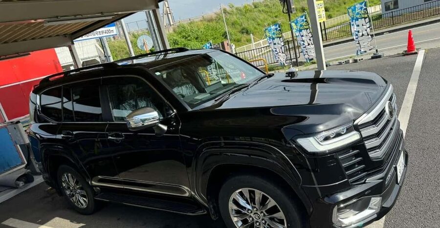 From Tokyo: Mt Fuji Private Day Tour In Luxury Land Cruiser - Shrine calm: Kitaguchi-hongu Fuji Sengen Shrine and the start of the pilgrimage vibe