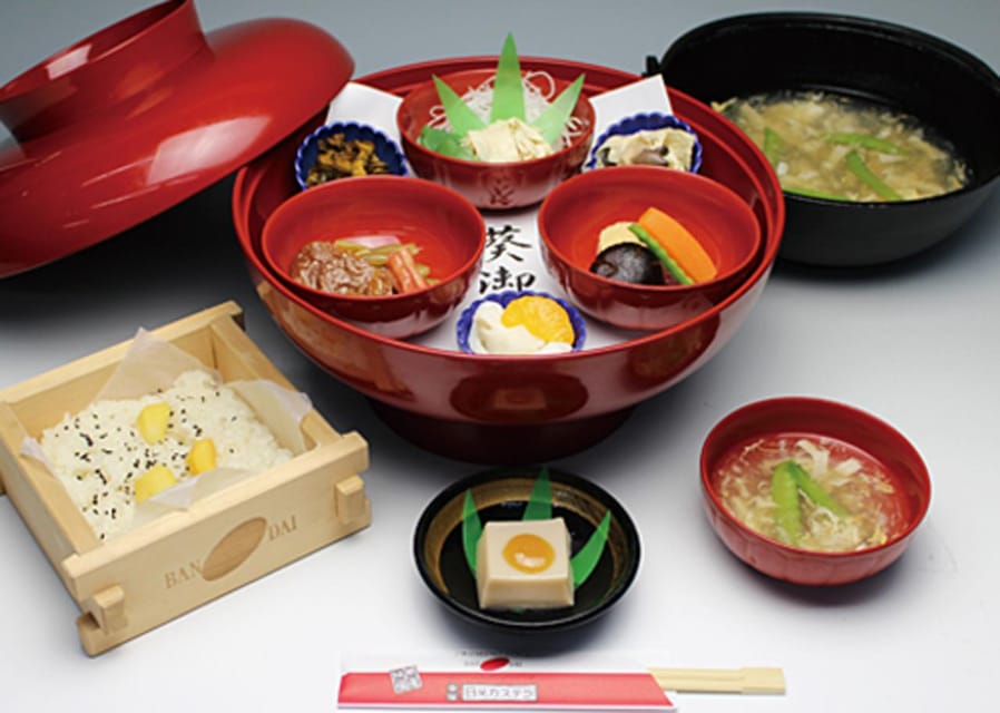 From Tokyo: Nikko Toshogu Day tour with Traditional Lunch - How the guide experience can feel: pacing, explanations, and questions