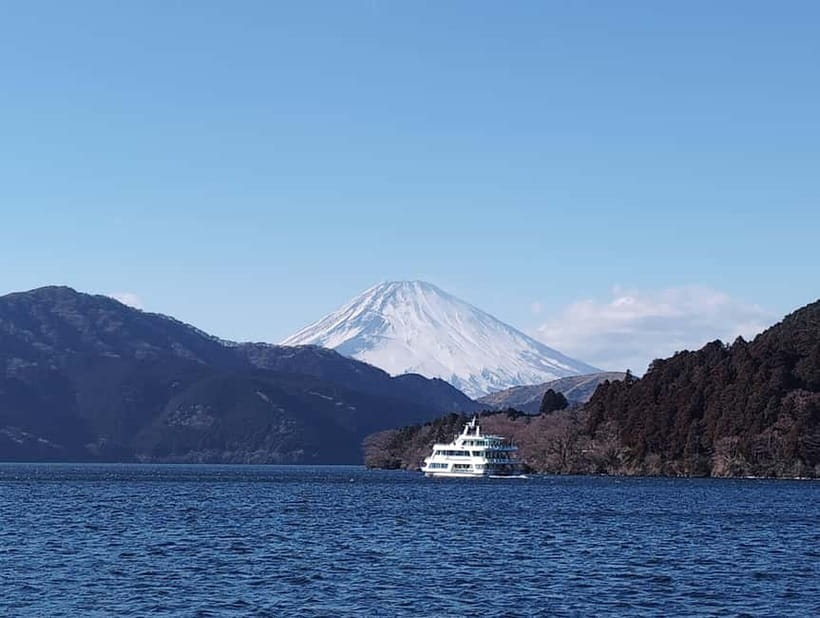 Hakone Adventure: Explore Nature’s Beauty and Tranquility - Lake Ashi cruise: torii gates and Fuji when the sky behaves