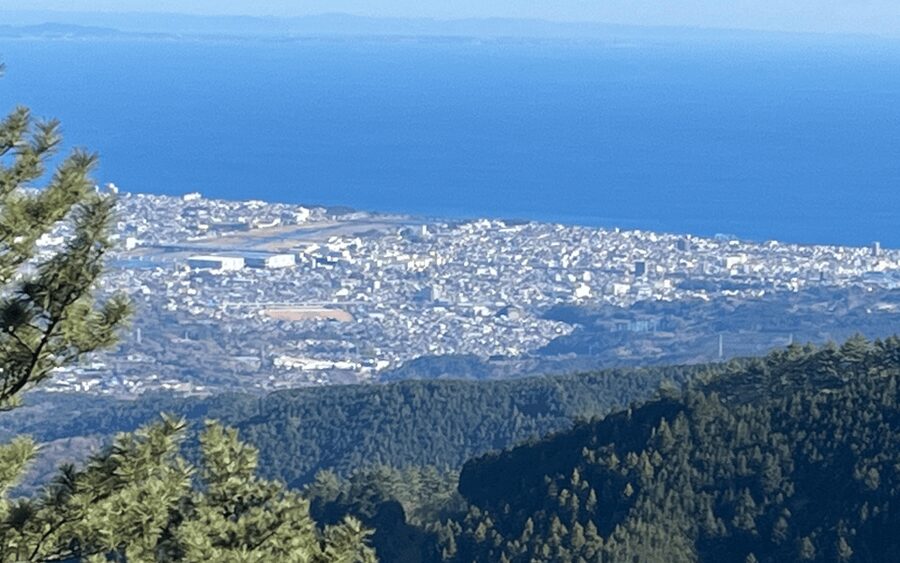Hakone: Traverse the Hakone Caldera and Enjoy Onsen - Lunch on your own meter: local Japanese food, not included
