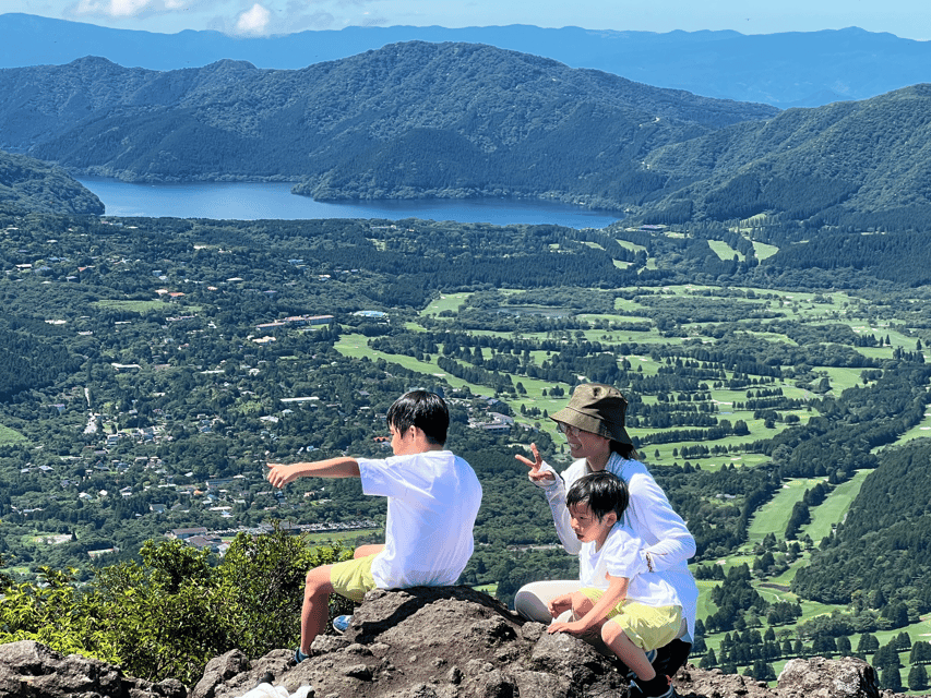 Hakone: Traverse the Hakone Caldera and Enjoy Onsen - Small group hiking with Akihiro Wada: pacing, flexibility, and photos