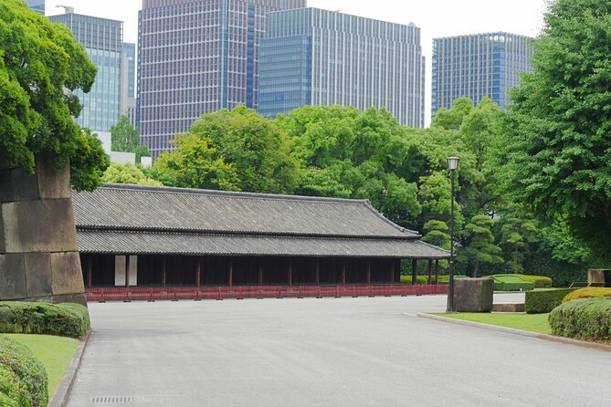 Imperial Palace East Garden and Edo Castle Walking Tour in Tokyo - Why this walk works: gardens with a storyline