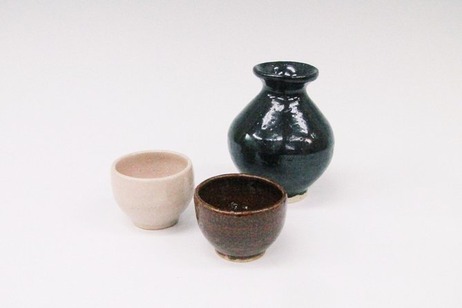 Japanese Pottery Class in Tokyo - Making Your Choices Count: Picking Pieces and Colors Before You Clean Up