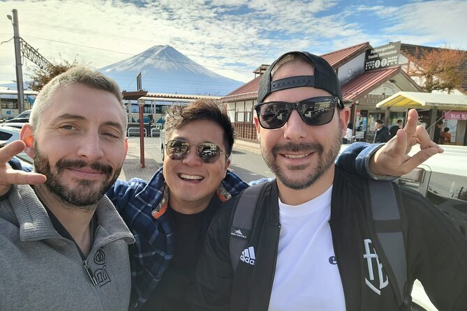 Johnny's Exclusive: Mt. Fuji Adventure from Kawaguchiko - Getting picked up in comfort: the private vehicle advantage