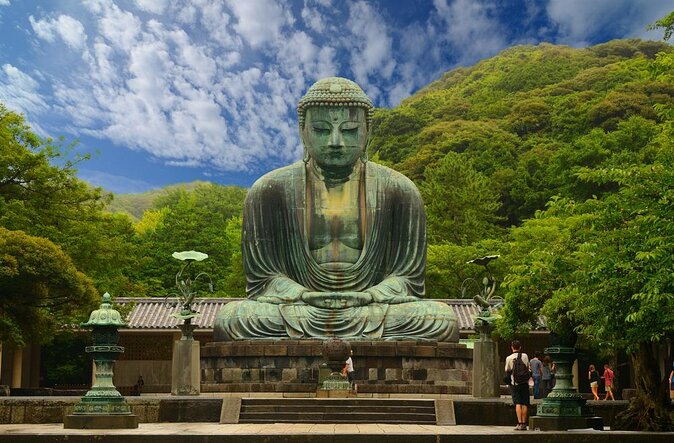 Kamakura 6hr Private Walking Tour with Government-Licensed Guide - A Private 6-Hour Loop Through Kamakura Temples and Sea Views