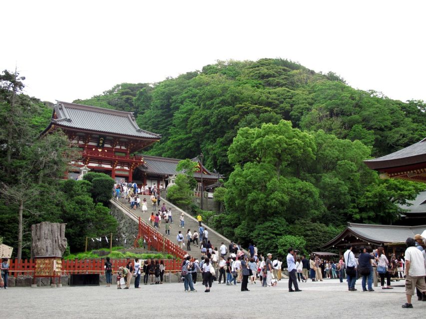 Kamakura: Great Buddha, Hase Temple, & Komachi Street Tour - Hase-dera: hydrangeas, Kannon, and wishes for prosperity