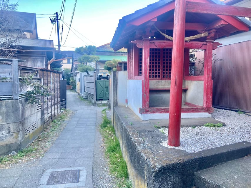 Kamakura: Half day Walking tour & Japanese sweets - Narrow rear streets and local shopping lanes: how Kamakura feels like itself