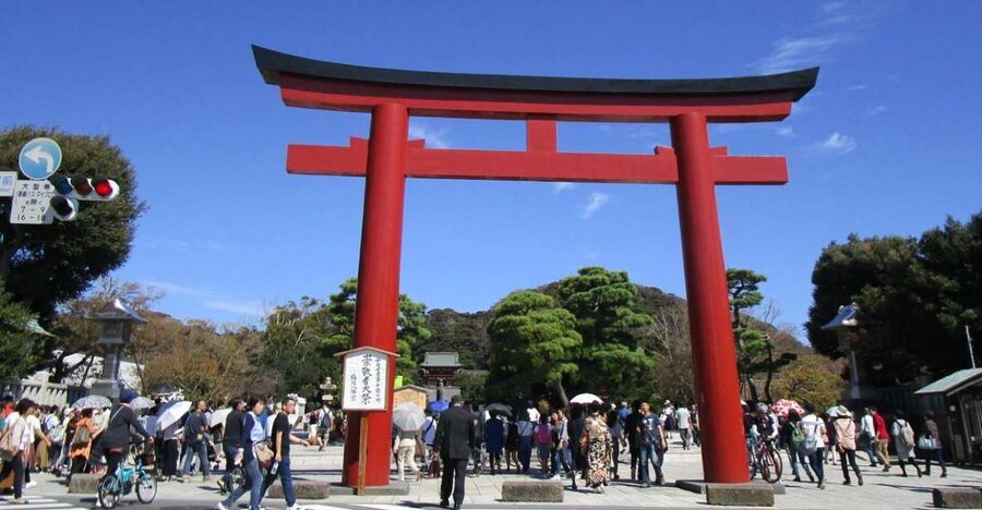 Kamakura: Private Guided Walking Tour with Local Guide - Start smart: pickup, walking transfers, and having yen ready
