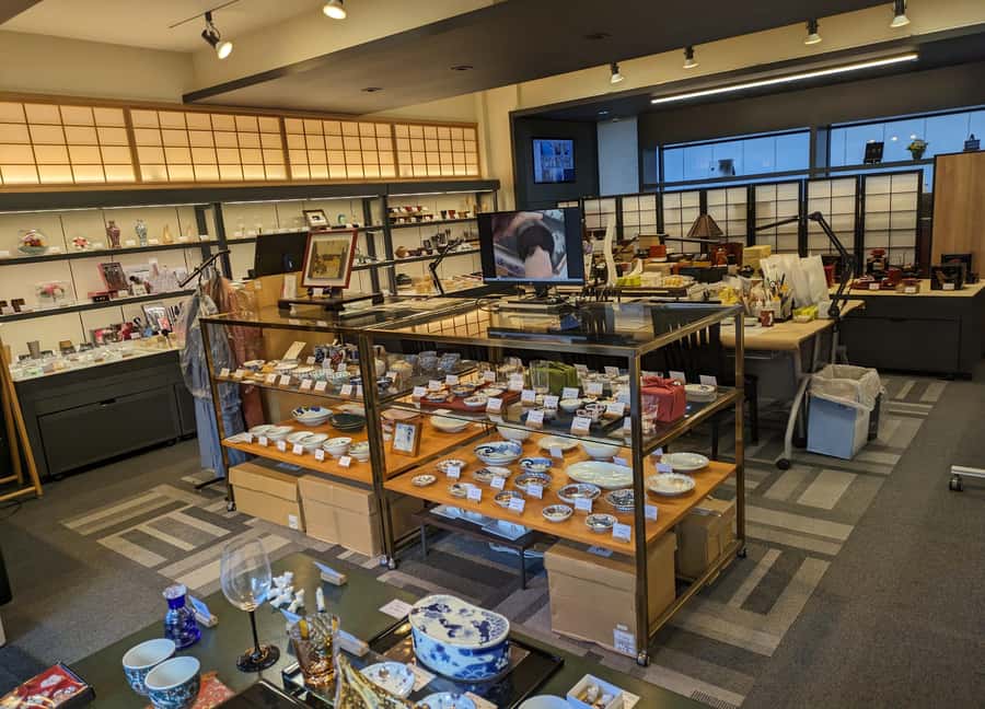 Kintsugi Experience with Arita Ware in Tokyo (English Guide) - How the Kintsugi process works in the workshop
