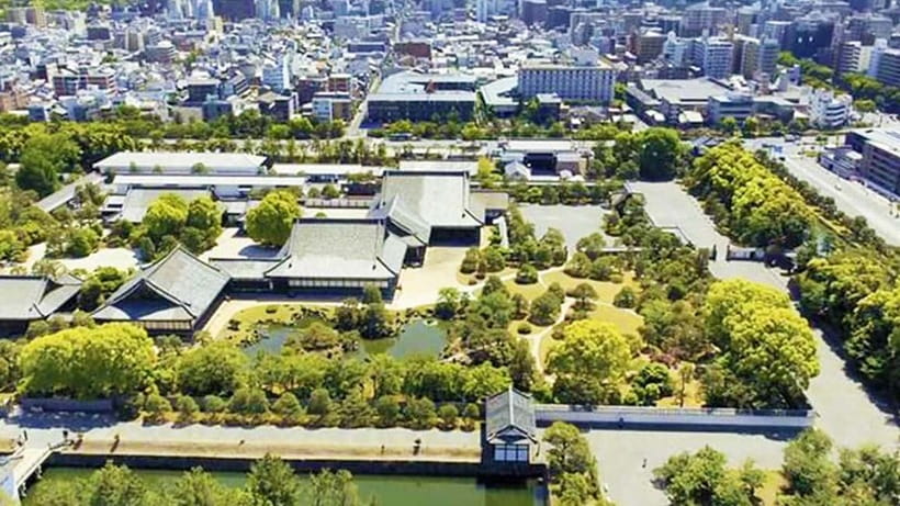 Kyoto: Nijo Castle World Heritage Guided Tour with Admission - Shoe-off palace time: what to expect when you enter Ninomaru