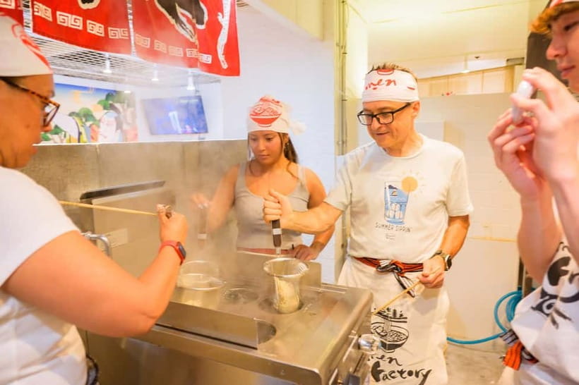 Lake Kawaguchiko: Ramen Cooking Class with Souvenir - Choosing your bowl: soup and sauce decisions