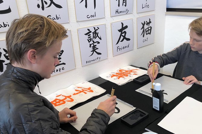 Let's experience calligraphy in YANAKA, Taito-ku, TOKYO !! - In your 1-hour lesson: from basic strokes to your own kanji