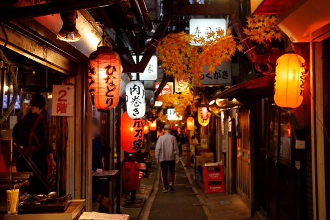 Low-cost local pub & bar crawling - Stop 1: Maruken Suisan for oden in an alley outside-standing mood