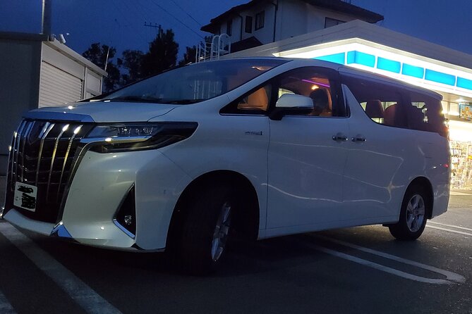 Luxury van Ride to famous car meet up spot Daikoku - When to Book: Picking the Right Day for Car Turnout