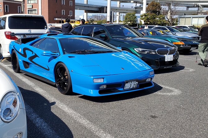 Luxury van Ride to famous car meet up spot Daikoku - Meeting in Shinjuku: Easy to Find, Built for Getting There Fast