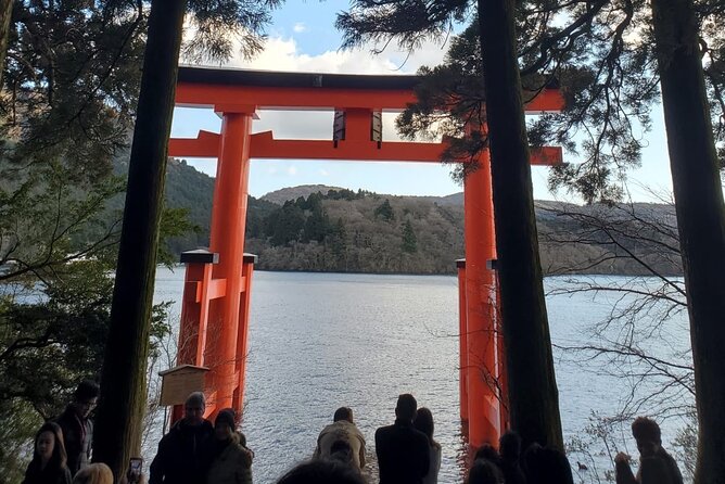 Majestic Mt. Fuji & Hakone Retreat –A Private Day Tour from Tokyo - Lake Kawaguchiko and Oshino Hakkai: Fuji at human scale