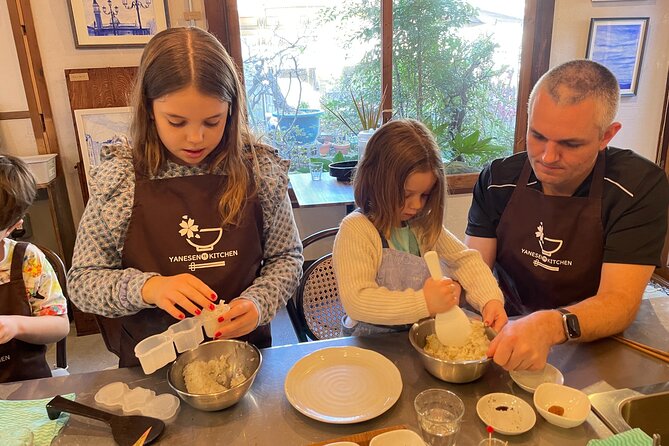 Make Rice Balls and Enjoy a Japanese Home-Style Lunch in Yanaka - Making onigiri: technique you’ll reuse at home