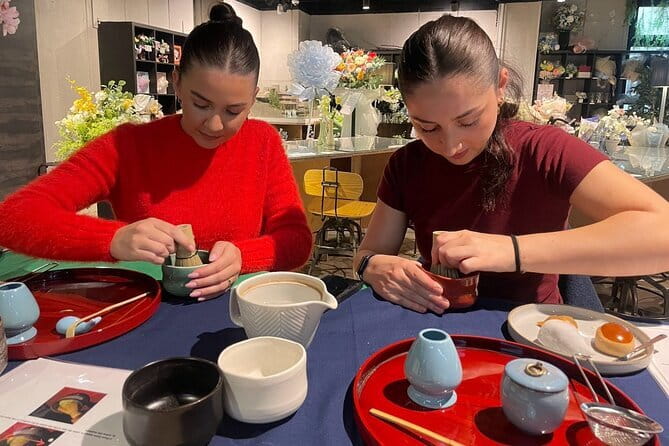 Matcha Making Experience in Shinjuku - Inside the lesson: whisking matcha with a chasen and tasting what you made