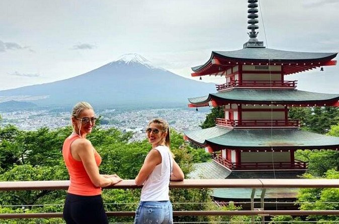 Mount Fuji Full Day Customized Private Tour with English Guide - Stop 5: Arakurayama Sengen Park and the shrine-to-view payoff