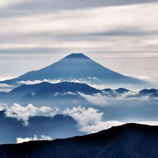 Mount Fuji Full Day Private Tour from Tokyo Full Customized - Kitaguchi Shengen Shrine and Oishi Park: between-big-view moments