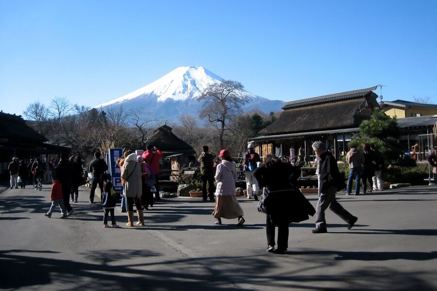 Mount Fuji: Full-Day Tour with Private Van - Fuji Photos, Oshinohakkai Ponds, and a Gotenba Lunch Break