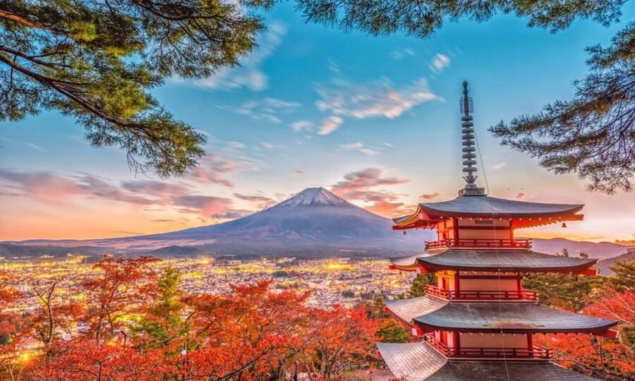 Mount Fuji Trip with English speaking guide ( customizable) - Mt. Fuji 5th Station: the high-altitude gamble