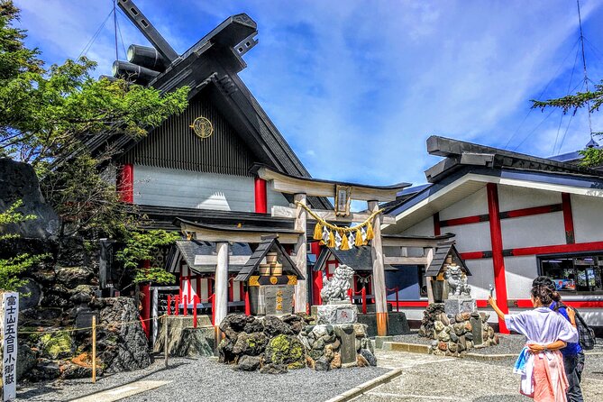 Mt Fuji and Hakone 1-Day Bus Tour Return by Bullet Train - Lake Ashi cruise: short time on a big caldera lake